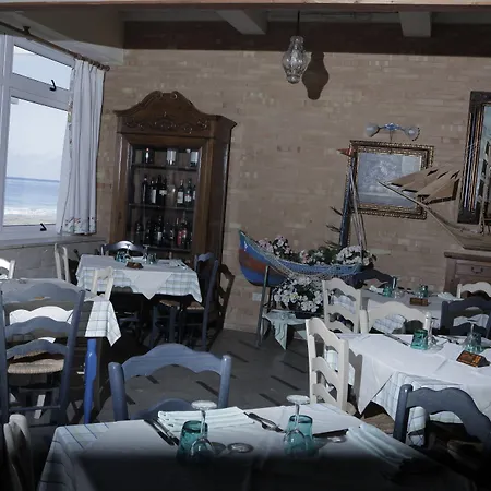 Delfino Beach - Cdshotels Отель