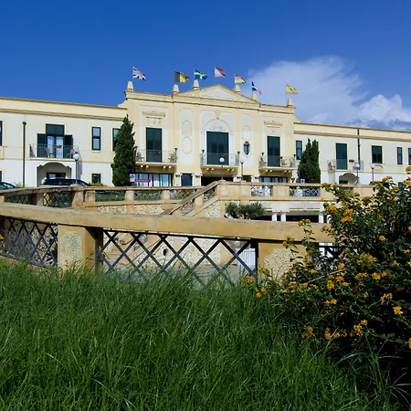 Delfino Beach - Cdshotels Отель