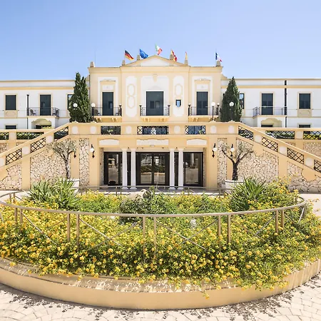 Delfino Beach - Cdshotels Отель