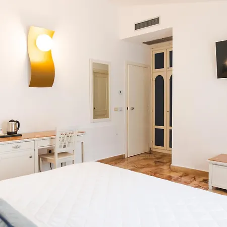Hotell Delfino - Cdshotels